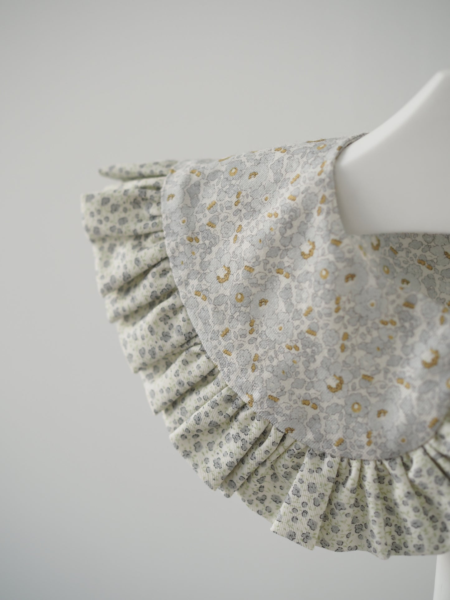 Cuello Gina