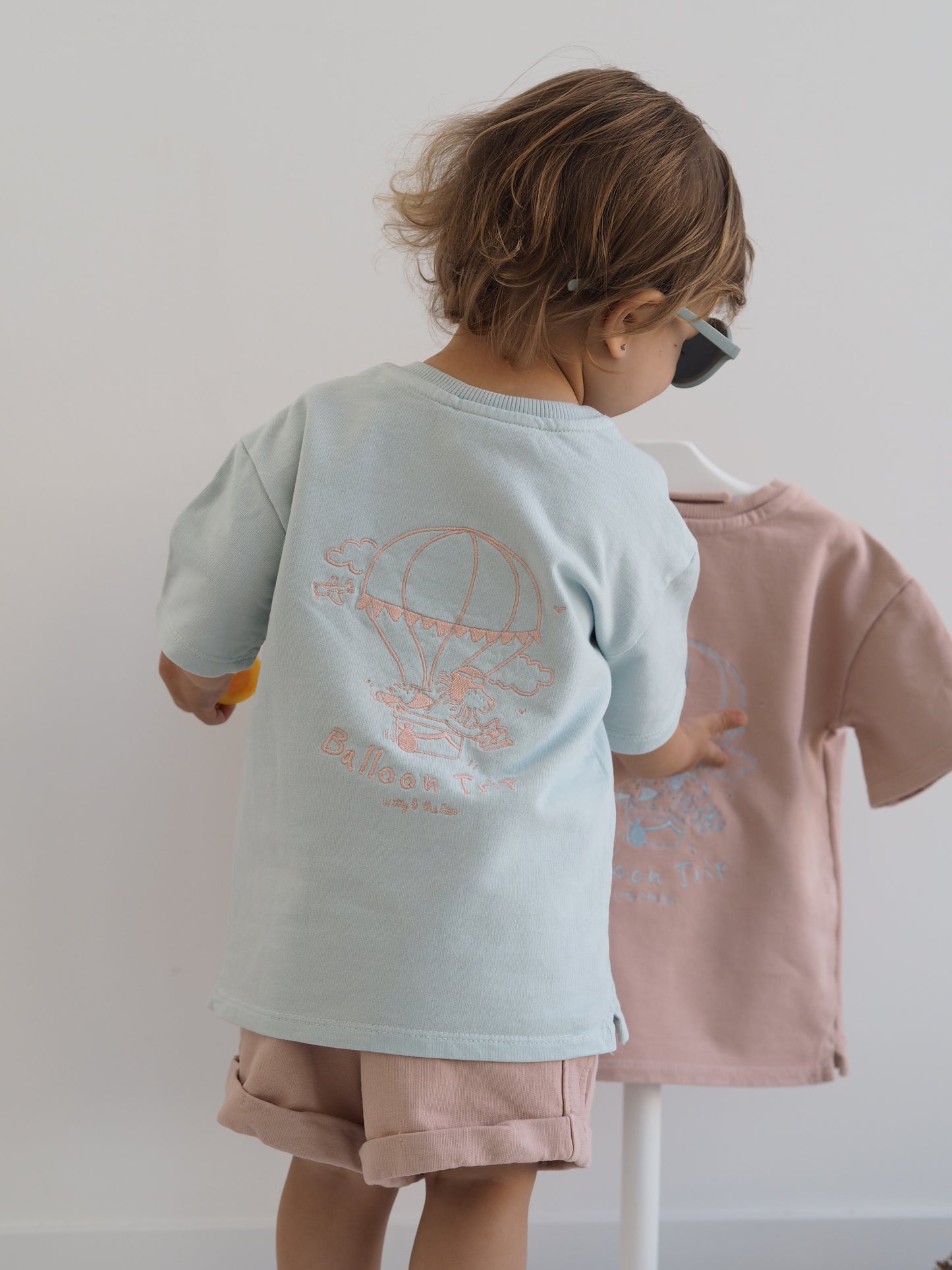 Camiseta Balloon azul y rosa