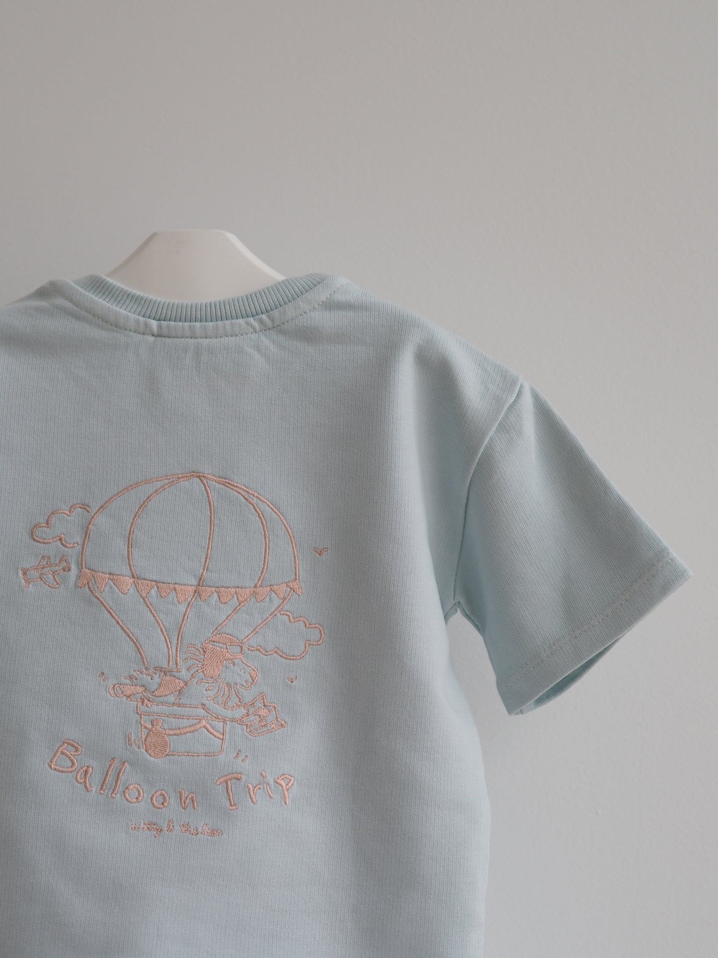 Camiseta Balloon azul y rosa
