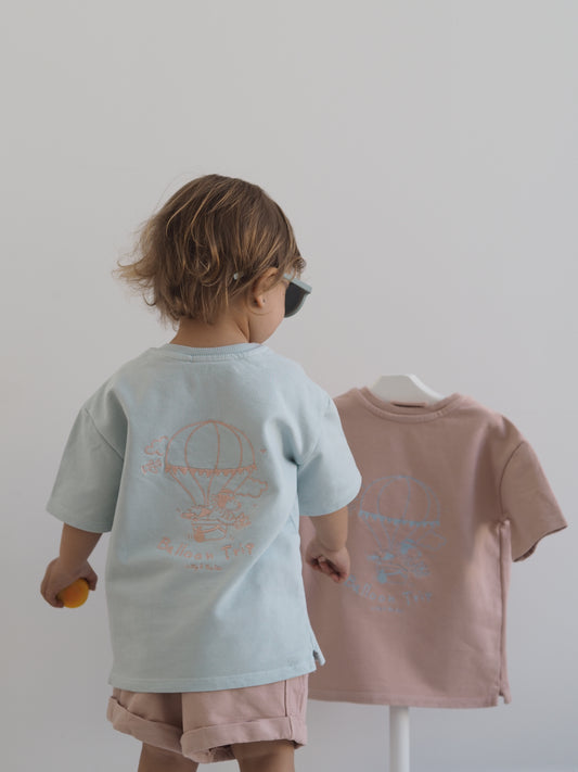 Camiseta Balloon azul y rosa