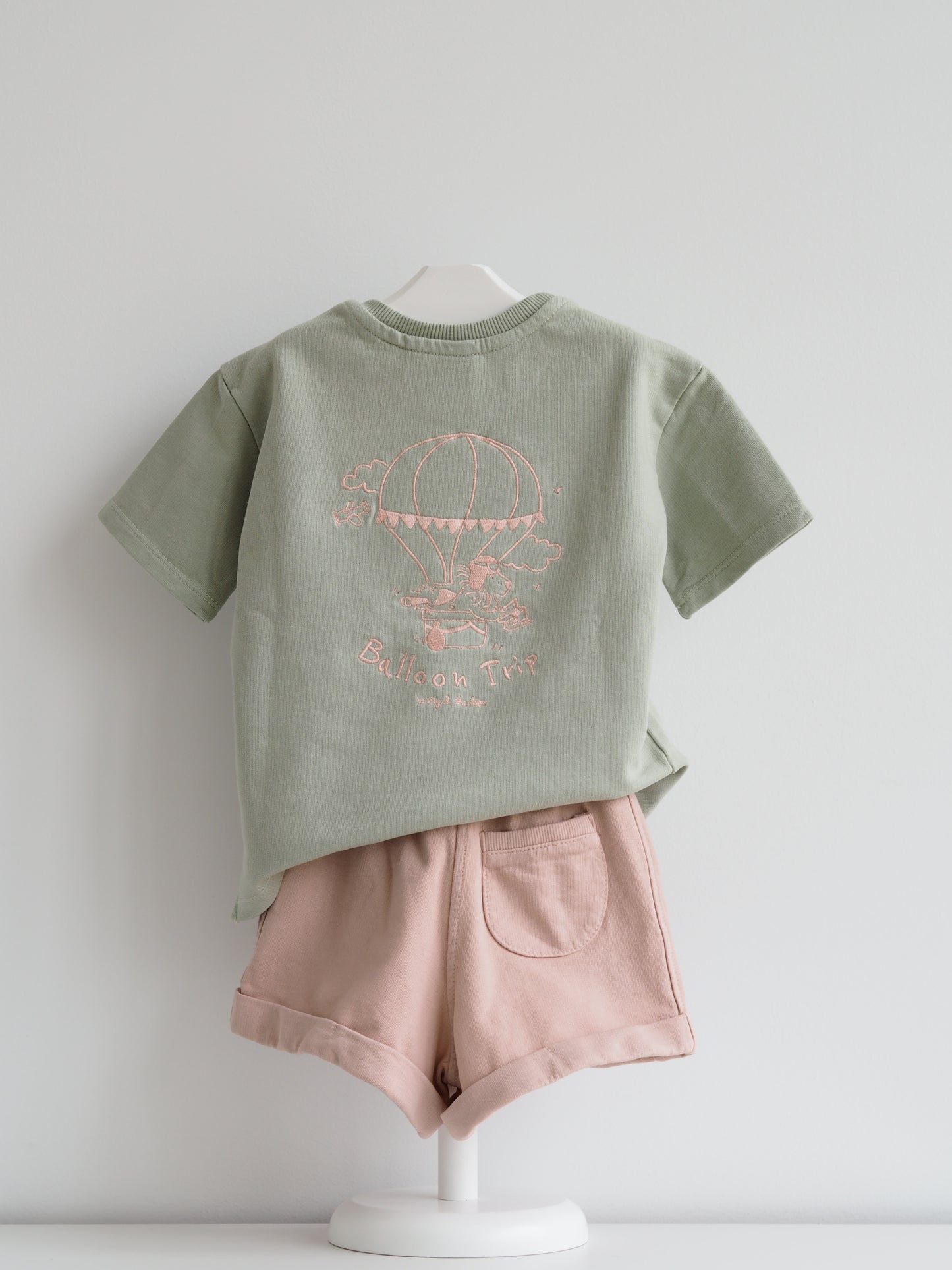 Camiseta Balloon verde y rosa