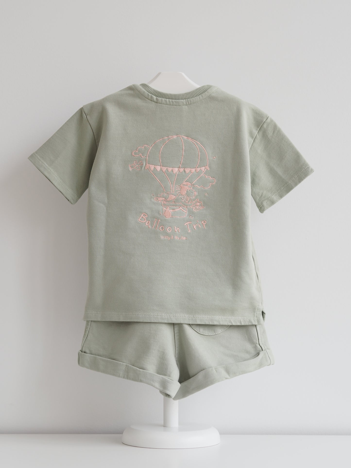 Camiseta Balloon verde y rosa