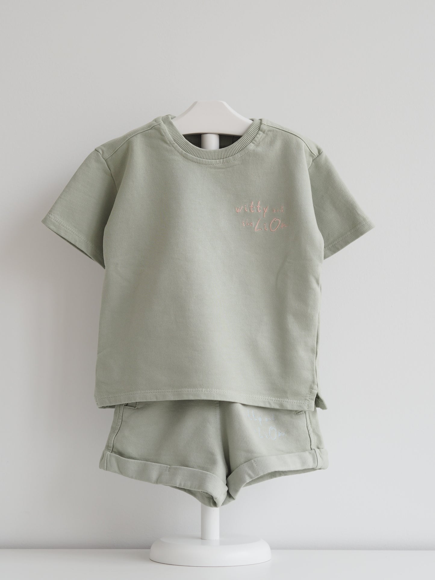 Camiseta Balloon verde y rosa